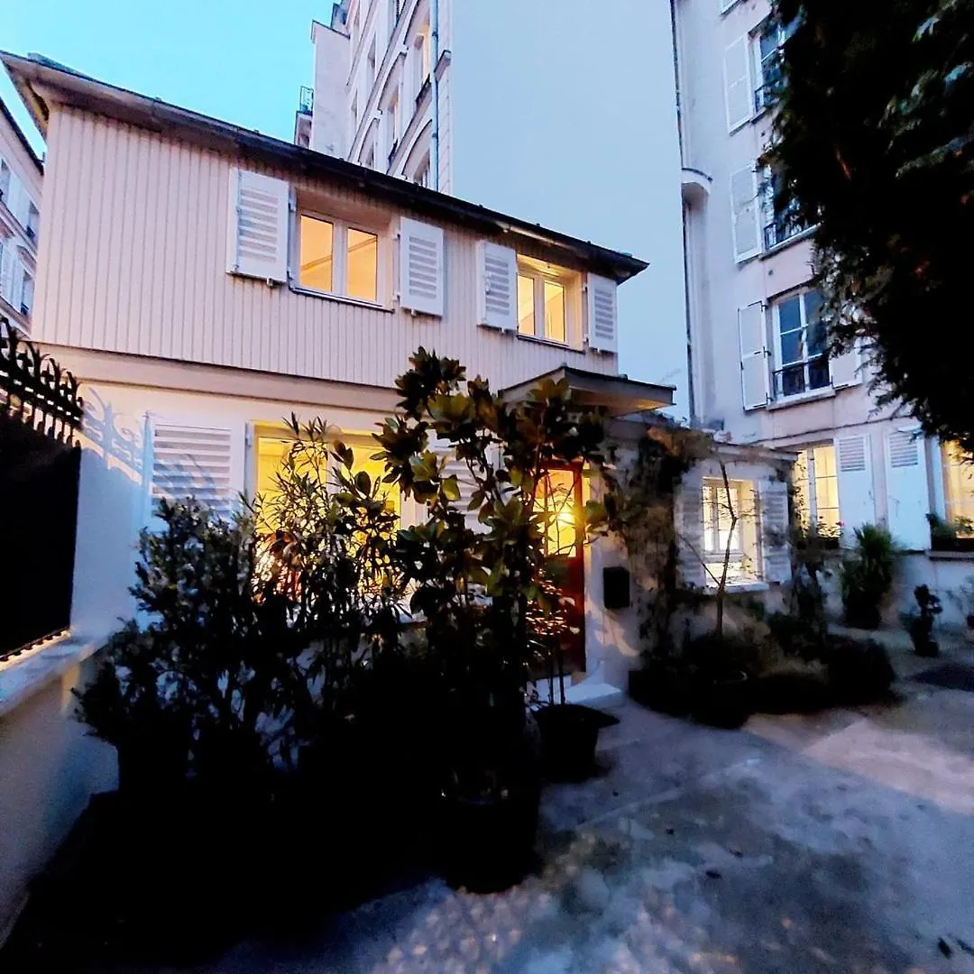 Small Duplex House In Batignolles Paris 0*,