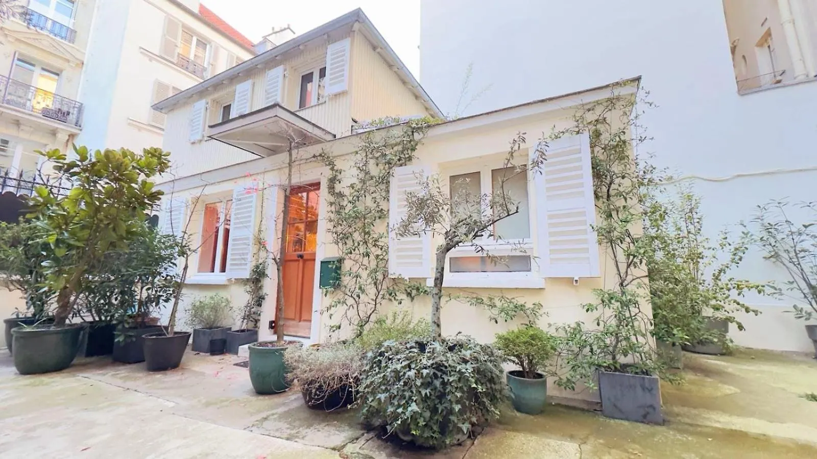 Small Duplex House In Batignolles Paris France
